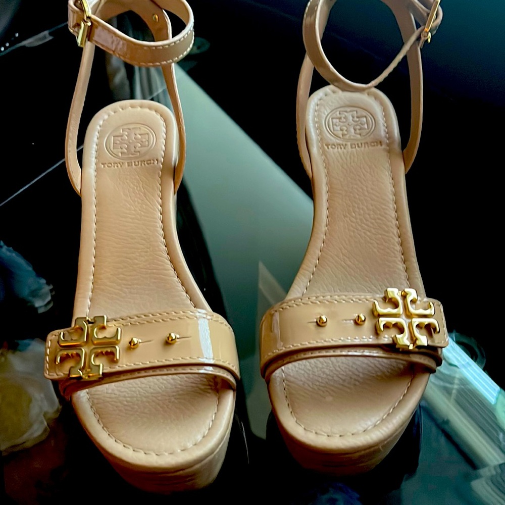 TORY BURCH WEDGES! NEW! Size 8!